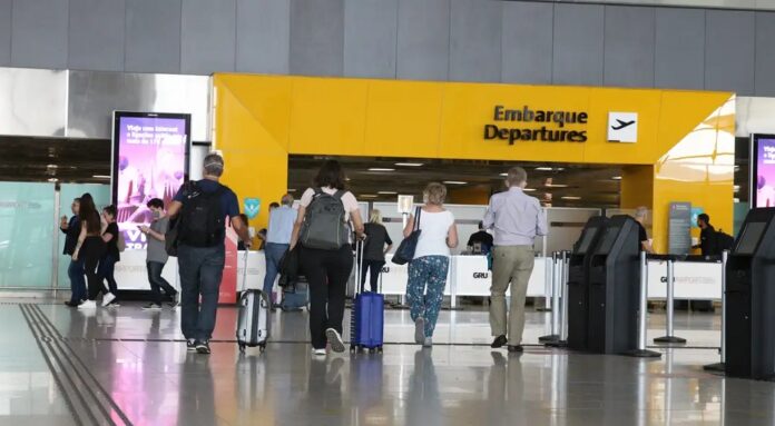 Vinte mil aposentados já compraram passagens pelo Programa Voa Brasil