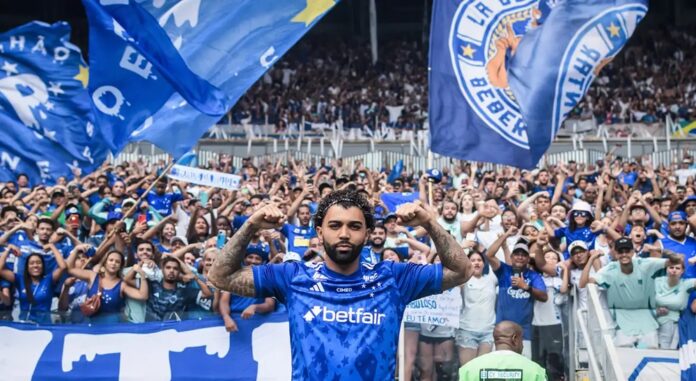 Além de Gabriel, o clube também apresentou outros reforços no evento: os meias-atacantes Dudu e Rodriguinho, o volante Christian, o meio-campista Eduardo e o lateral Fagner.