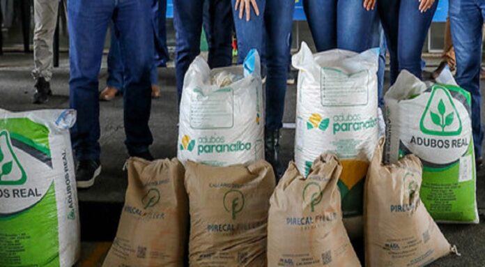 Governo distribui 480 kits de insumos agrícolas a produtores rurais do DF