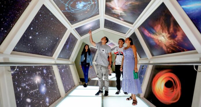 O Planetário de Brasília oferece sessões de astronomia, exposição interativa e atividades recreativas que unem ciência e diversão para toda a família. Programe-se e embarque nessa viagem pelo cosmos!