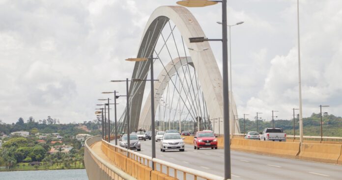 O Detran-DF orienta os motoristas a planejarem seus trajetos com antecedência e, se possível, utilizar rotas alternativas para evitar transtornos.