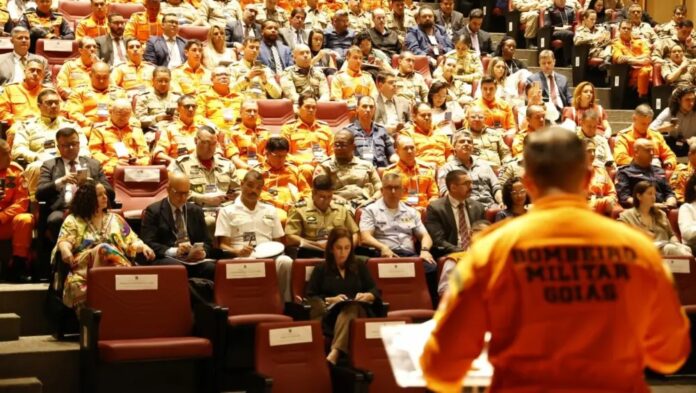 Os Bombeiros Militares de Goiás participam do Respad, um projeto nacional que fortalece a resposta a desastres, garantindo ação rápida e coordenada por meio de uma força-tarefa integrada e sem custos fixos ao governo federal.