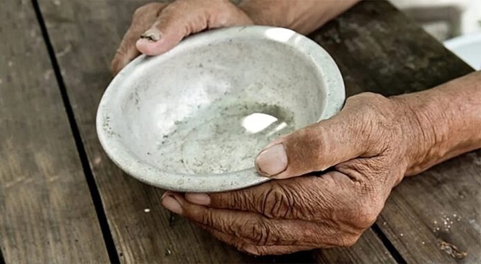 Enquanto milhares de brasileiros passam fome, ONGs ligadas ao PT desviam recursos do programa Cozinha Solidária. O escândalo envolve políticos e assessores do partido, deixando a população vulnerável sem as refeições prometidas.