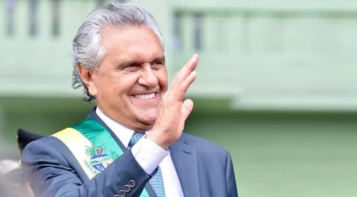 Ronaldo Caiado se apresenta como alternativa para conservadores e centristas que rejeitam Lula e Bolsonaro. O governador de Goiás escolheu a Bahia, reduto eleitoral do PT, para formalizar a sua pré-candidatura ao Planalto.