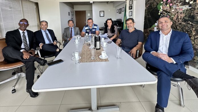 Nova diretoria da AJAB se reúne com administrador Aderivaldo Cardoso para alinhar prioridades, discutir mobilidade, infraestrutura e fortalecer parceria com a gestão local, visando atender às demandas dos moradores do Jardim Botânico.