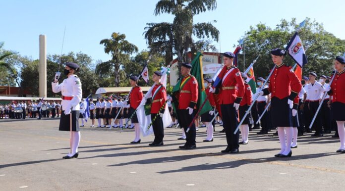 O Colégio Militar Dom Pedro II comemora 25 anos de excelência, expansão e compromisso com a educação. A cerimônia incluiu a entrega da boina “Herói do Braço Forte”, símbolo de valores e pertencimento, honrando a tradição da instituição.