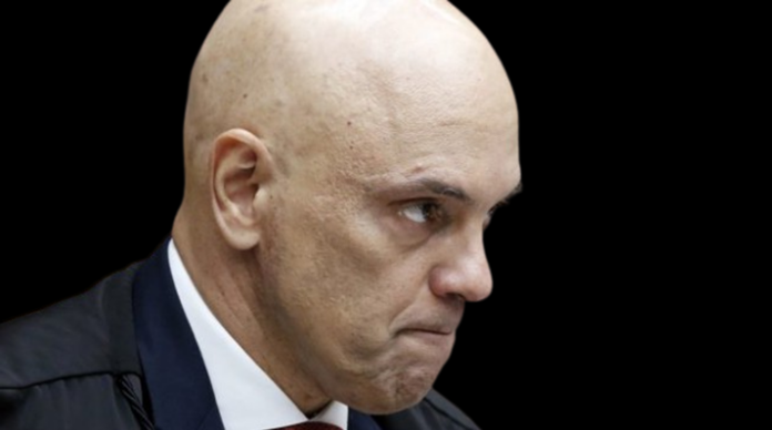 O editorial da Folha de S.Paulo critica a decisão do STF que afastou Ibaneis Rocha, destacando a falta de provas e a intromissão indevida no Executivo. Questiona a necessidade de maior rigor em medidas excepcionais.