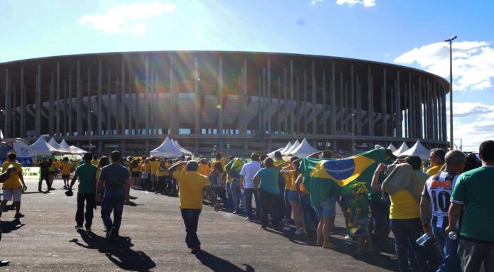 Jogo Brasil x Colômbia terá 40 vagas de ambulantes