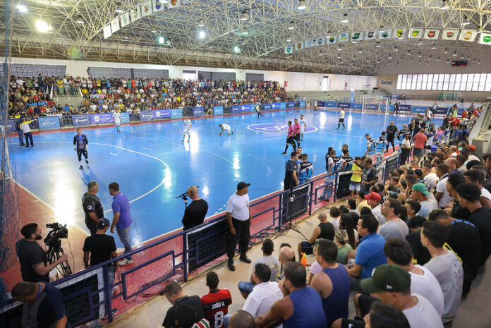 Decisões da Taça Brasília e do Campeonato Brasiliense reúnem categorias de base e adulto em dia histórico de futsal no Sesc Ceilândia, com jogos a partir das 9h.