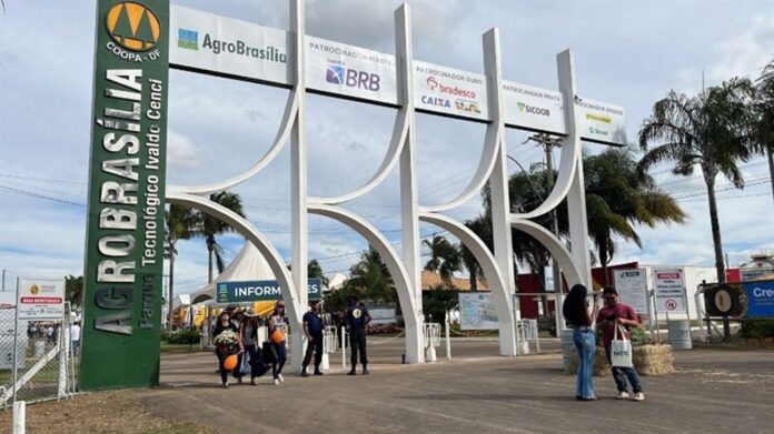 O BRB marca presença como patrocinador máster da AgroBrasília 2025, oferecendo crédito facilitado, seguros, consórcios e soluções completas para o fortalecimento do setor agropecuário.