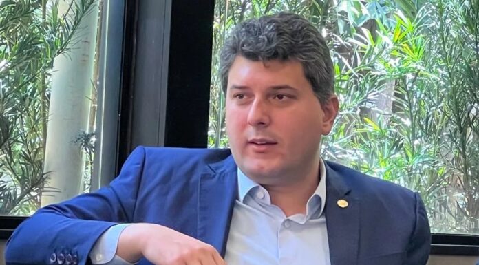Deputado Eduardo Pedrosa detalha ao Radar DF a força da federação União Progressista, seu protagonismo em 2026, apoio a Celina Leão e Caiado, visando um futuro melhor para o Brasil, e o compromisso com o centro de autismo.