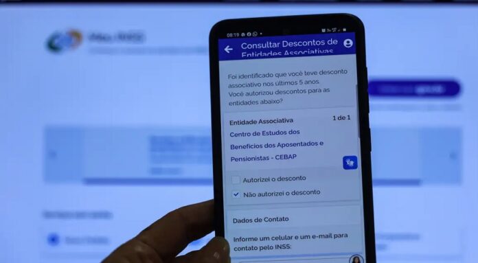 INSS começa a devolver a aposentados mensalidades associativas