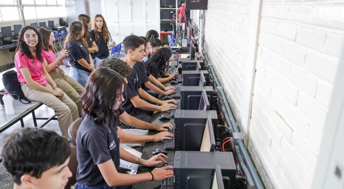 Rede pública do DF mobiliza escolas para garantir acesso dos alunos ao Enem 2025