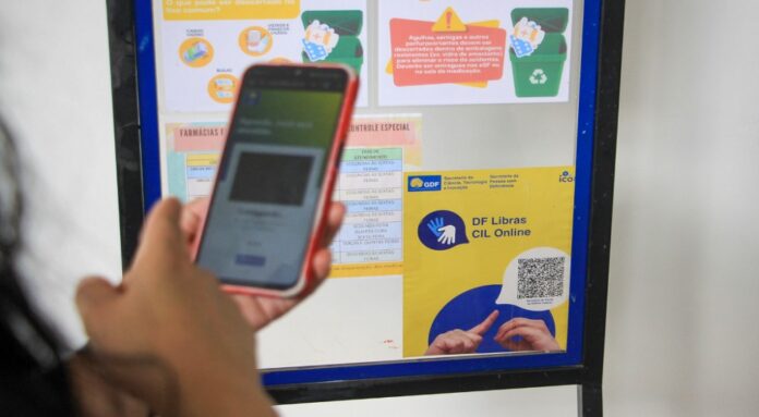 GDF amplia acesso de surdos a serviços públicos com plataforma de Libras online