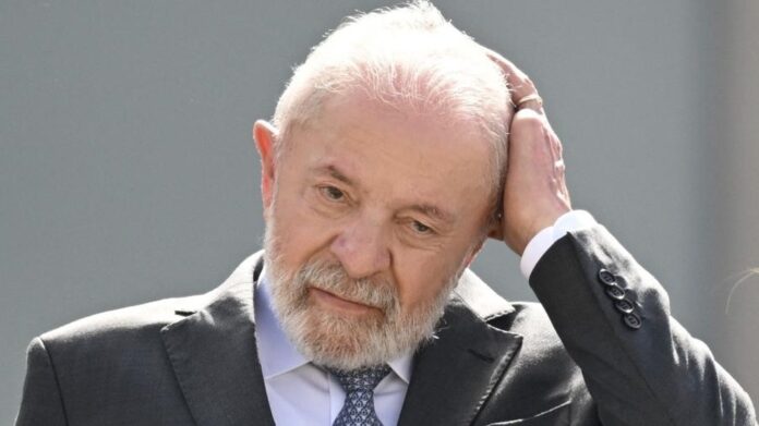 Lula teme derrota em 2026 com desaprovação recorde de 57%, impulsionada pelo escândalo de R$ 6 bilhões roubados de aposentados no INSS, sem punições ou devoluções, abalando sua base eleitoral.
