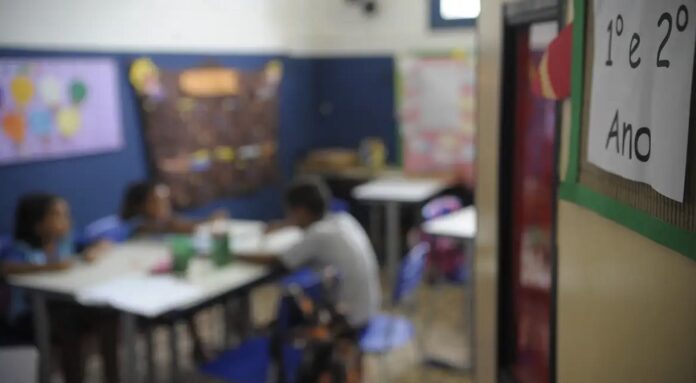 Governo assina decreto que cria Prêmio Nacional da Educação