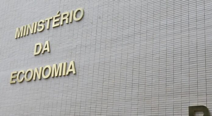 MP alternativa a IOF prevê R$ 4,28 bi de corte de gastos em 2025