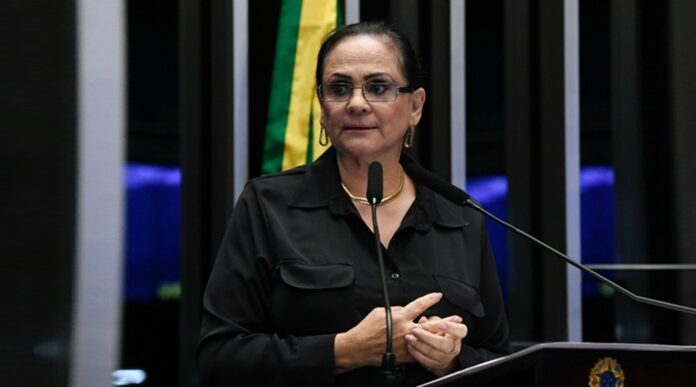 Damares Alves lidera a CPMI do INSS para investigar fraudes bilionárias que lesaram aposentados. A senadora cobra justiça e denuncia a omissão do governo Lula diante do escândalo que atinge milhares de idosos.