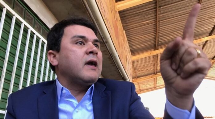 Em toda eleição no DF, Wanderley Tavares, presidente do Republicanos, lança uma nova cobaia para barganhar poder nos bastidores. Em 2026, o escolhido é o deputado Fred Linhares, testado como nome ao Buriti.