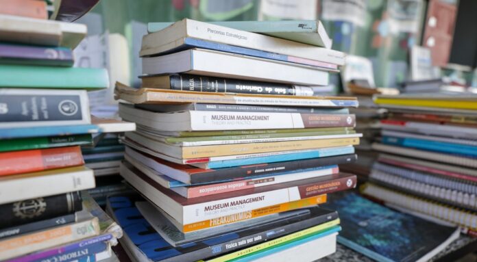 Campanha arrecada livros para bibliotecas de unidades prisionais do DF