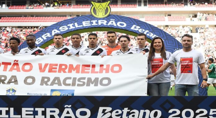 Cartão Vermelho para o Racismo marca presença no clássico Vasco x Botafogo, neste sábado (12)