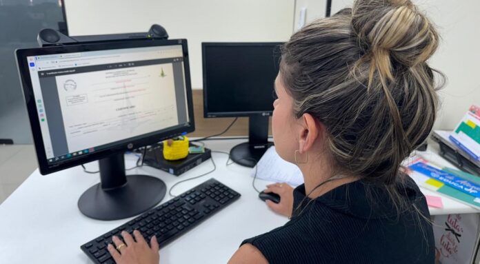 Emissão de diplomas e certificados de conclusão de curso é normatizada no DF