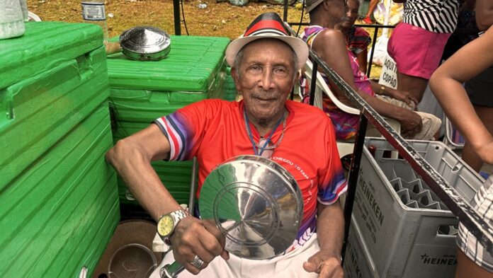 Zé Alberto, o “Leão Devorador”, fez tremer por 50 anos os terreiros juninos da ilha com sua voz poderosa e presença marcante, eternizando-se como um dos grandes nomes do bumba-meu-boi de São Luís.