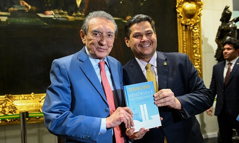 O ex-presidente do Sendo, Edison Lobão, ao lado do atual presidente Davi Alcolumbre