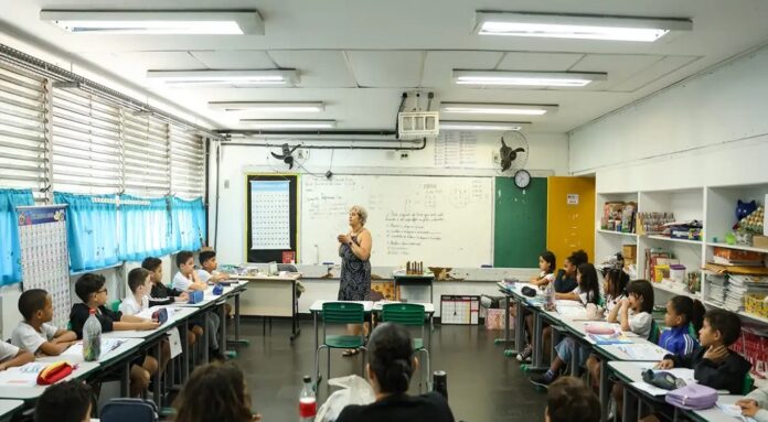 Carteira nacional do professor será entregue em outubro, anuncia MEC