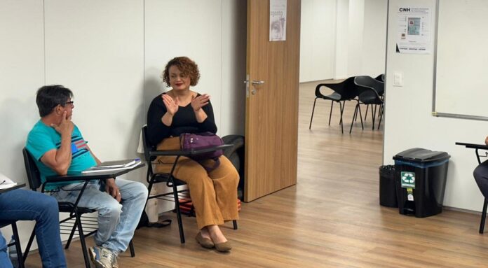 Cursos do Detran-DF passam a contar com a presença de intérprete de Libras