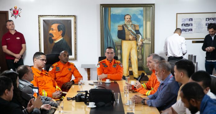 O comandante Barcelos destacou a parceria entre o CBMDF e o CBMGO no combate a incêndios no Entorno, reforçando a integração das corporações para garantir resposta rápida e proteger comunidades da região.