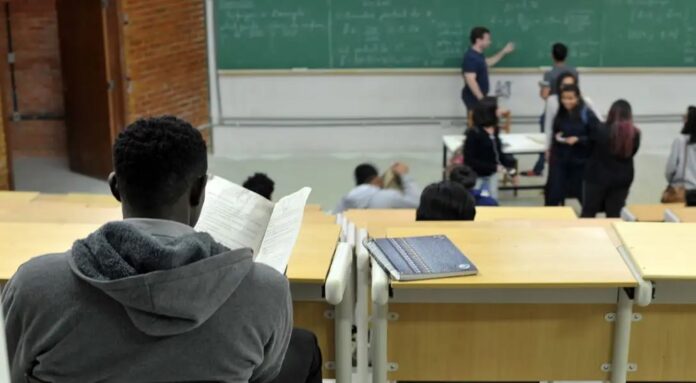 MEC oferta 7,8 mil vagas de pós-graduação gratuita para professores
