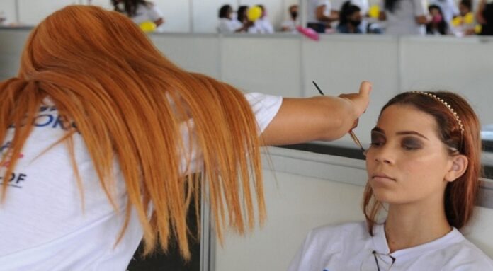 QualificaDF Móvel oferece 1.012 vagas para diversos cursos de qualificação profissional
