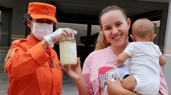 Mães que amamentam podem doar leite ao Banco de Leite do Hemu. Com apoio dos bombeiros, a coleta é feita em casa, de forma gratuita e segura, garantindo alimento essencial para bebês prematuros e de baixo peso.