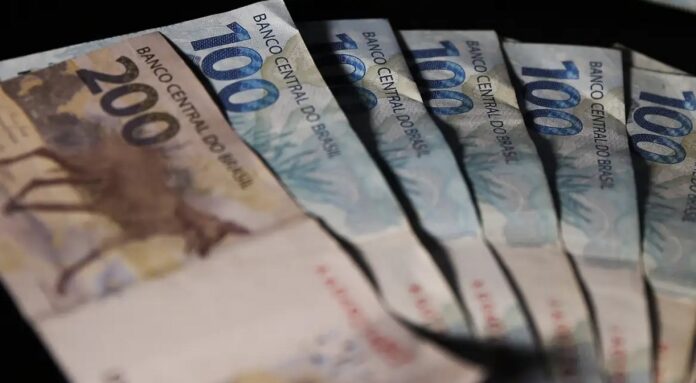 Brasileiros sacam em julho R$ 310,36 milhões esquecidos em bancos