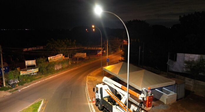 Três regiões do DF ganham mais de 1,7 mil luminárias de LED