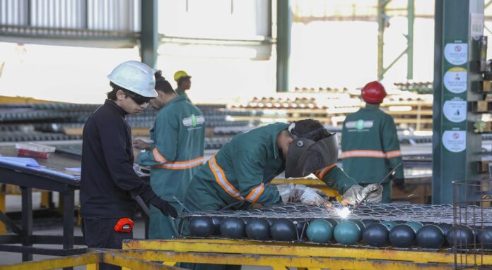 Crescimento recorde da indústria impulsionam economia do DF Crescimento recorde da indústria impulsionam economia do DF