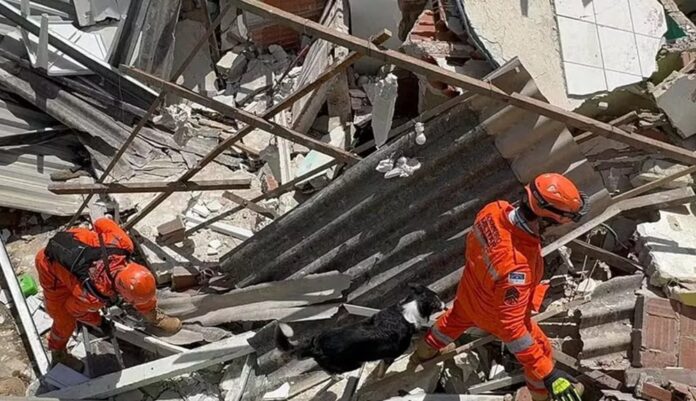 O incidente ocorreu por volta das 8h, em uma área residencial densamente povoada, e deixou a comunidade local em estado de choque.
