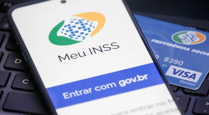 Governo ressarciu R$ 2,3 bilhões a aposentados e pensionistas Governo ressarciu R$ 2,3 bilhões a aposentados e pensionistas