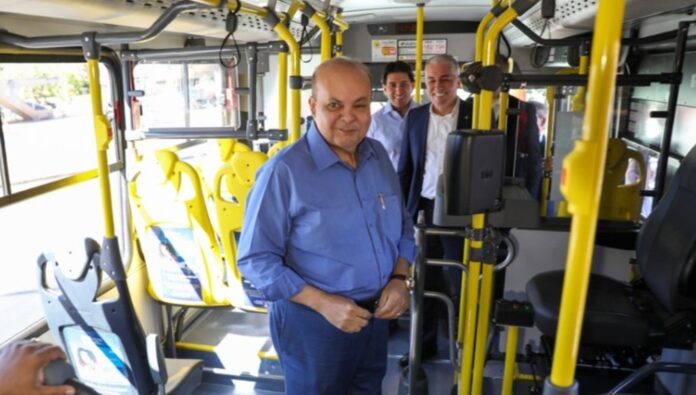 A oposição teme que o programa “Vai de Graça”, criado por Ibaneis Rocha, seja ampliado para todos os dias da semana, consolidando a tarifa zero no transporte público e fortalecendo o governador, tornando-o ainda mais popular e forte na disputa eleitoral de 2026.