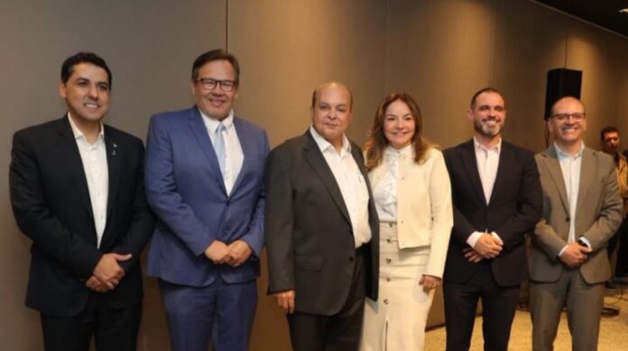 Durante encontro com o setor privado de saúde, Ibaneis Rocha ganha apoio à corrida pelo Senado. Empresários também declaram respaldo a Celina Leão, Roosevelt Vilela e José Humberto Pires nas eleições de 2026.