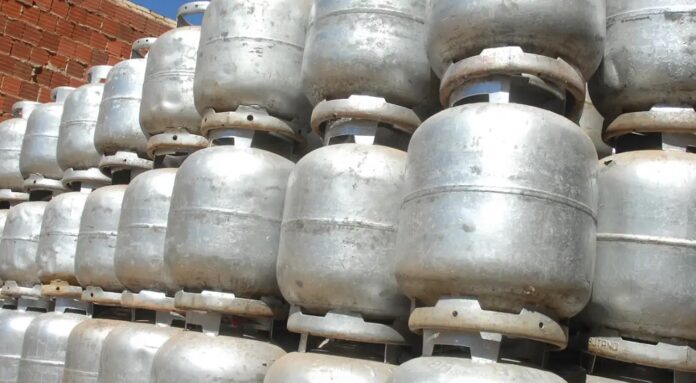 Gás gratuito chega a 1 milhão de famílias a partir de segunda-feira