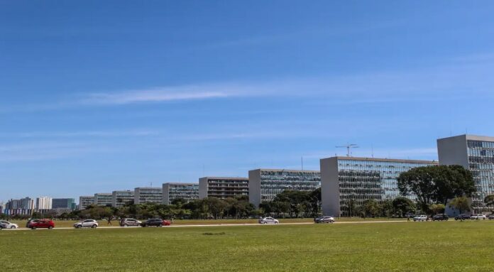 Governo reduz para R$ 7,7 bi congelamento de despesas no Orçamento