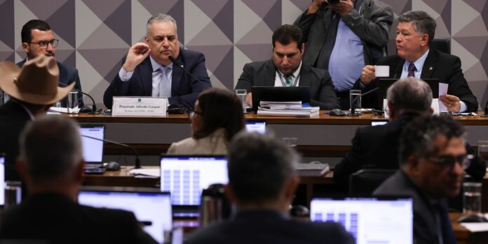 O embate na CPMI do INSS se intensifica após a rejeição das convocações de Lulinha e Jorge Messias. Governo fala em denúncias sem provas, enquanto a oposição acusa blindagem e questiona a postura dos parlamentares.