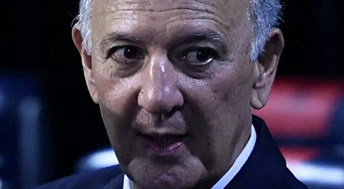 A rejeição de 53% confirma que o DF não aceita o retorno de José Roberto Arruda, marcado por escândalos, prisão e inelegibilidade. A memória da Caixa de Pandora ainda pesa e impede sua volta ao comando do Buriti