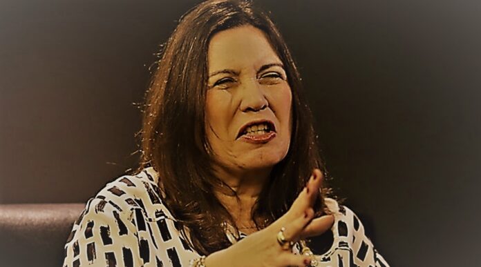 Bia Kicis ficou atônita: o anúncio de Bolsonaro, lançando Flávio e descartando Michelle, caiu como “água no chope” e desmoronou seus planos para o Senado, abrindo um racha explosivo no PL do DF.