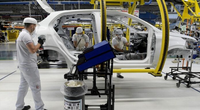 CCJ do Senado aprova fim da escala 6x1 e prevê jornada de 36h semanais