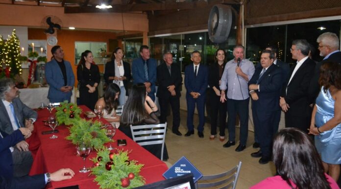 O desembargador Froz Sobrinho foi homenageado pelo trabalho premiado no Innovare, desenvolvido com a colaboração dos magistrados Carlos Augusto Pires Brandão e Hugo Leonardo Abas Frazão em defesa das comunidades quilombolas de Alcântara.