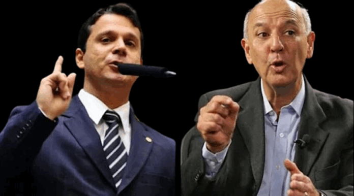 Reguffe, antes símbolo da ética, surge ao lado de Arruda, condenado no caso Pandora. O ex-senador, que evitava fotos com suspeitos, agora posa com quem foi preso por comandar o esquema que jurou combater.