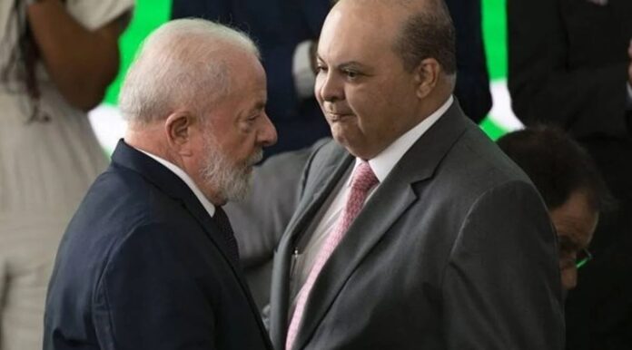 Lula segue tentando, mas não consegue abalar a popularidade de Ibaneis Rocha no DF. Mesmo sob pressão política, o governador mantém aprovação sólida e apoio crescente da população.